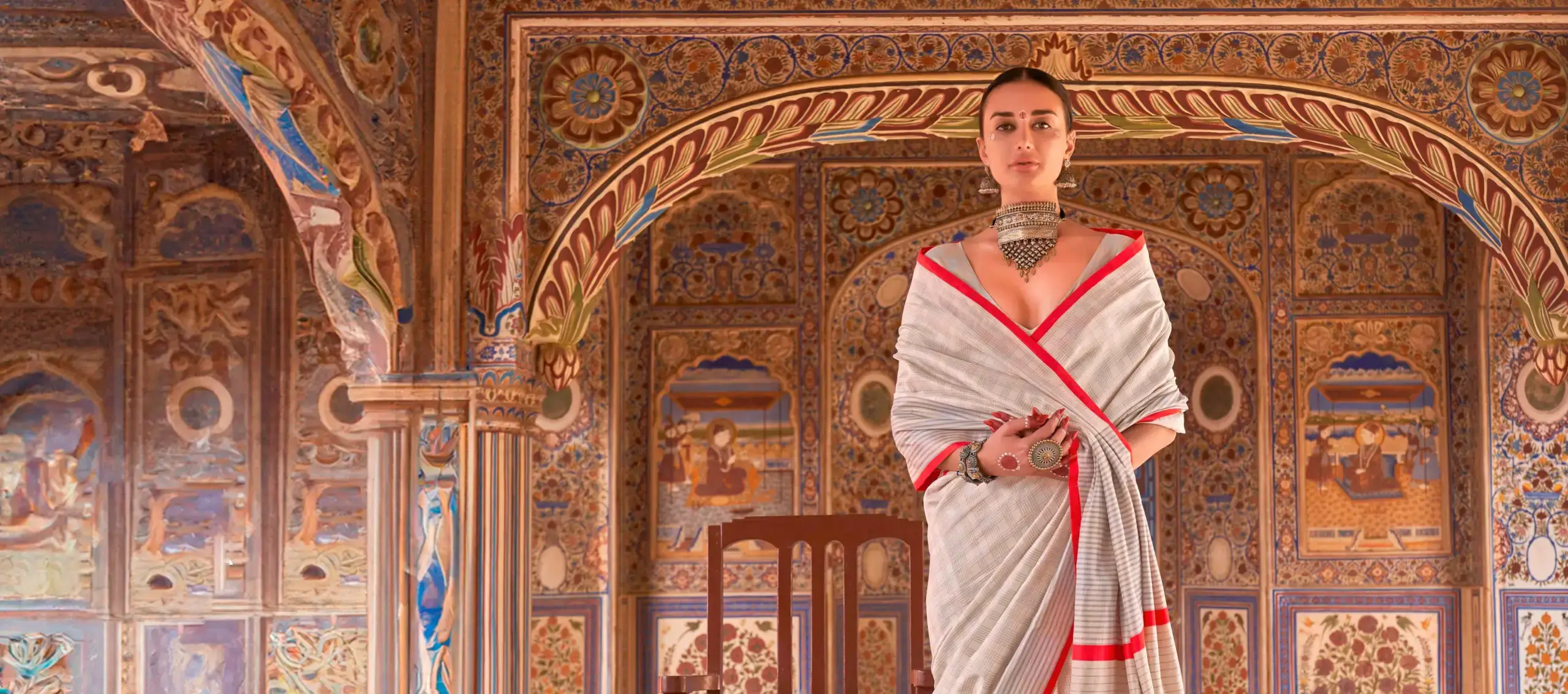 The Perfect Contrast: Why the Rajgharanaa Patola Saree with White Blouse Sarees is the Ultimate Trending Style 1 Rajgharanaa Wedding Clothing Store, Rajgharanaa Patola Saree with White Blouse Sarees